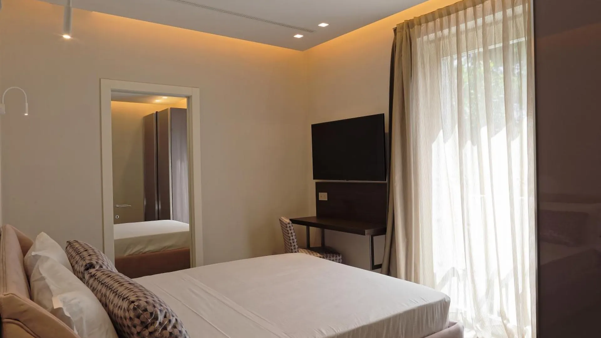 Elegance Riccione Aparthotel 4*,